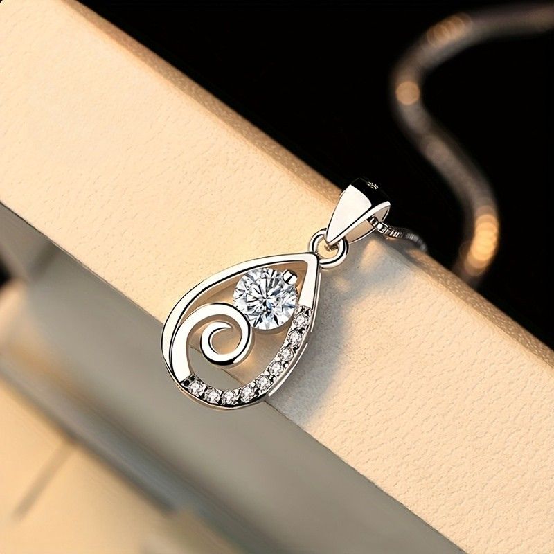 Minimalist Teardrop Zircon Necklace