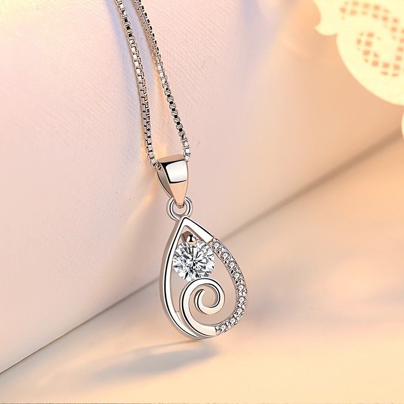 Minimalist Teardrop Zircon Necklace