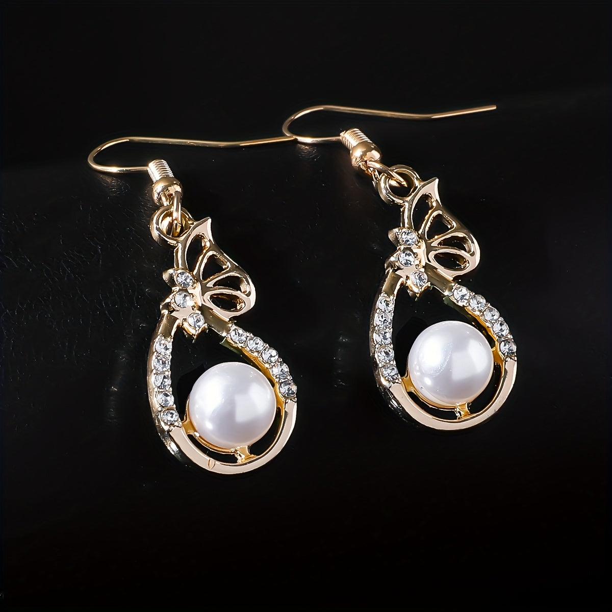 4 Pieces Gold Tone Jewellery Set with Polished Pearl-Tone Beads