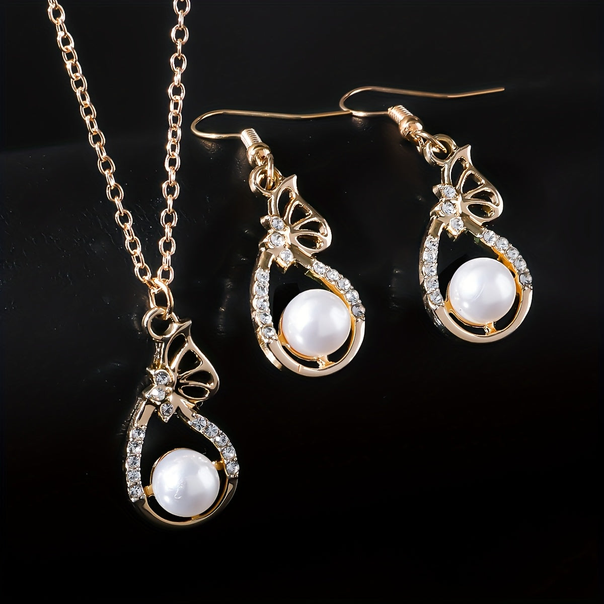 4 Pieces Gold Tone Jewellery Set with Polished Pearl-Tone Beads